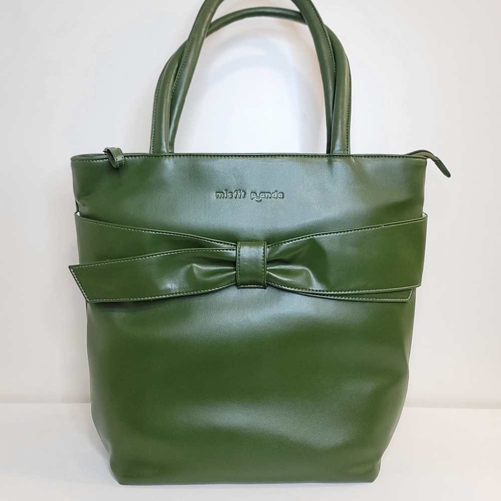 Emerald Green Tote Bag | Made of Cactus Leather | Crisp Design