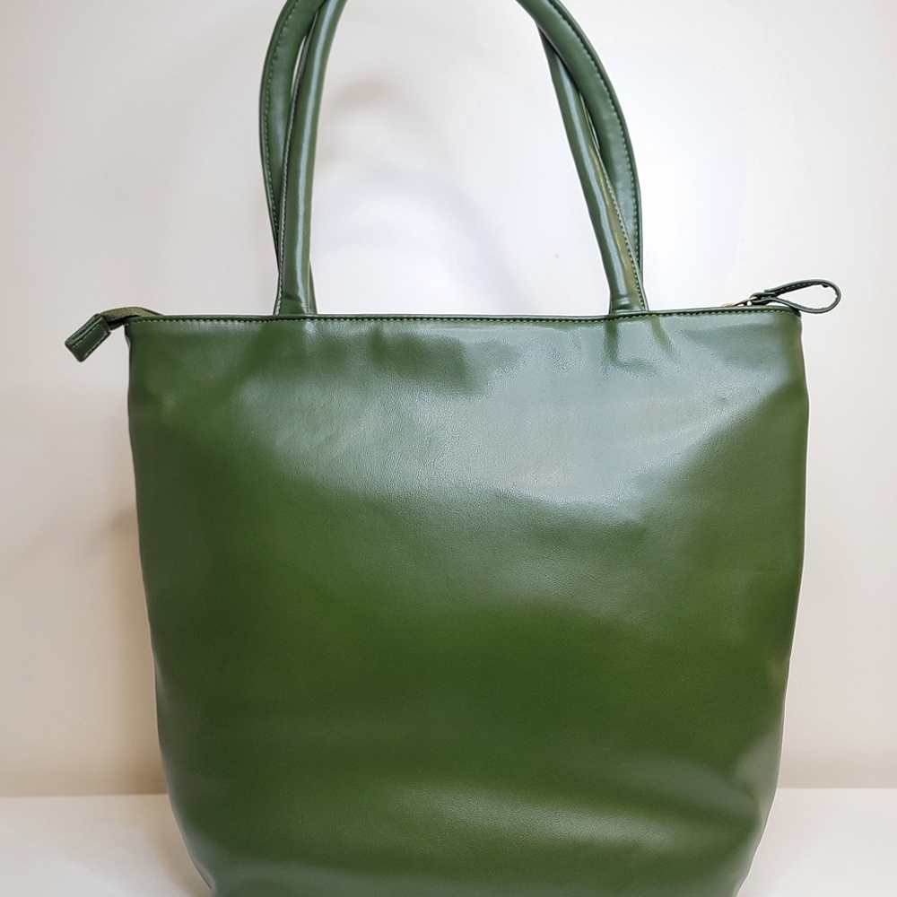 Emerald Green Tote Bag | Made of Cactus Leather | Crisp Design