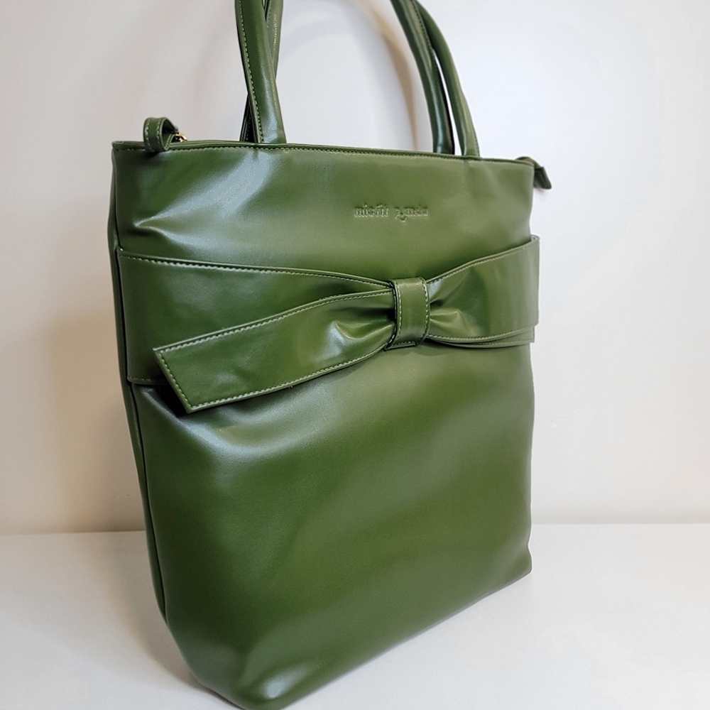 Emerald Green Tote Bag | Made of Cactus Leather | Crisp Design