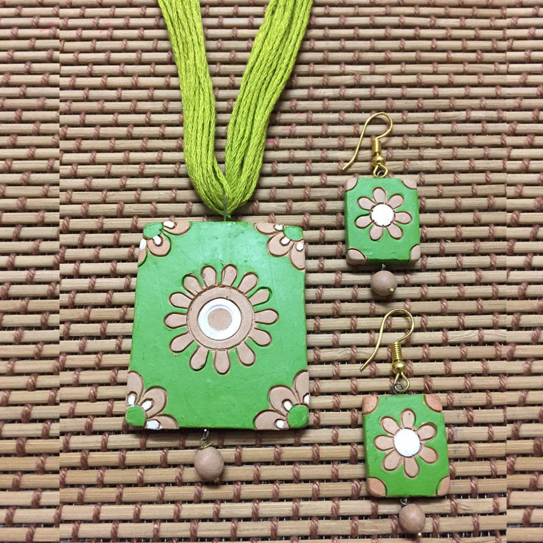 Artistic Pendant Neckpiece Set | Terracotta Jewelry | Light Green