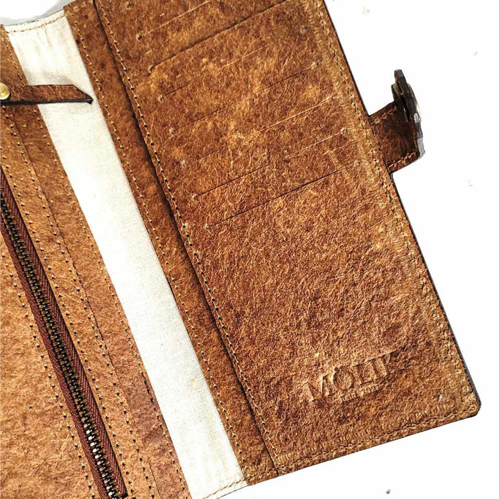 Beige Hand Wallet | Made of Compostable Coconut Leather | Natural Dye | Vegan