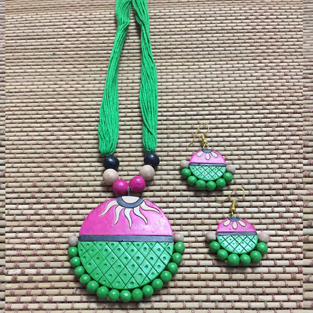 Round Sun Pendant Neckpiece Set  | Terracotta Jewelry | Green And Pink