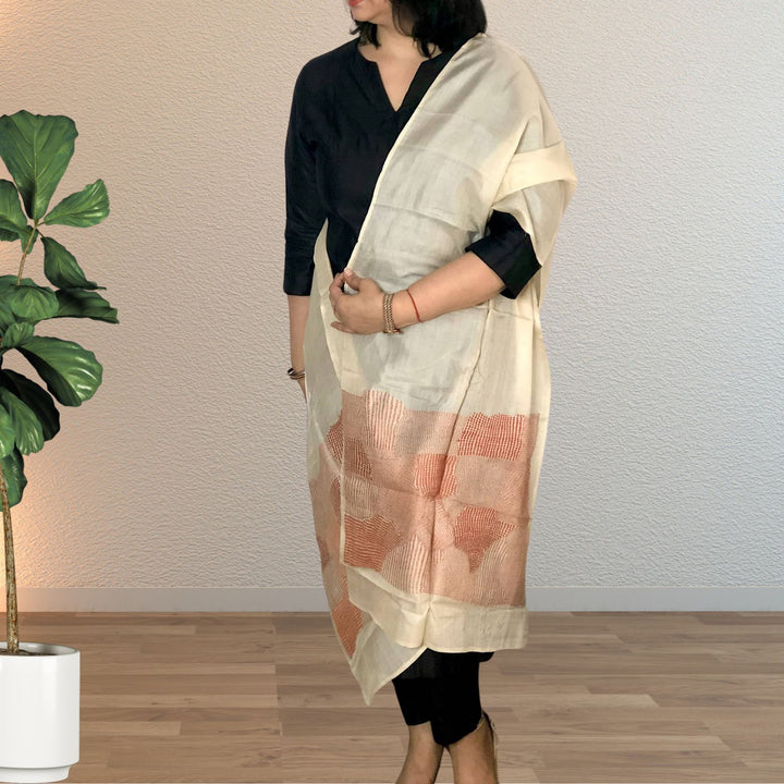 Aahna Tussar Silk Ivory Stole | Sujani-Embroidery | Exquisitely-Crafted | Artistic