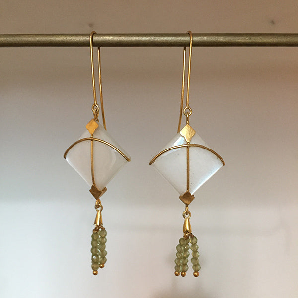 Kite Earring with Light Green Peridot Tassel | Hand Cut | Made of 925 Silver And Moon Stone