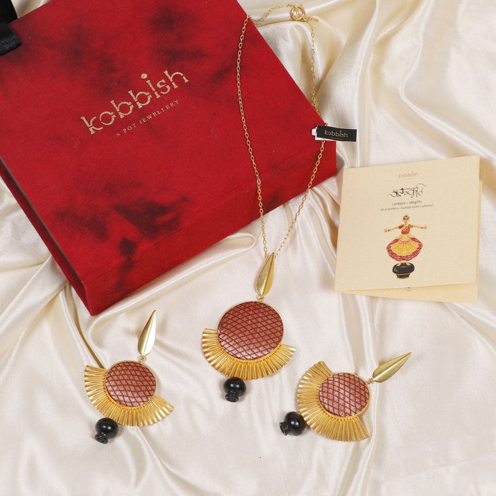 Bharatnatyam Jewellery Set | Hand-Crafted | Ethnic Pendant Set | Silk & Black Pottery