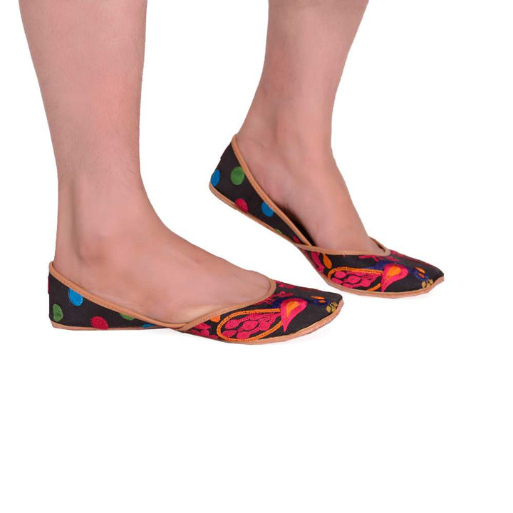 Black Silk Women Jutti | Richly detailed | Festive Day Wear