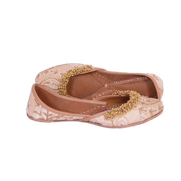 Powder Pink Embroidered Silk Jutti | Elegant And Ethnic Look