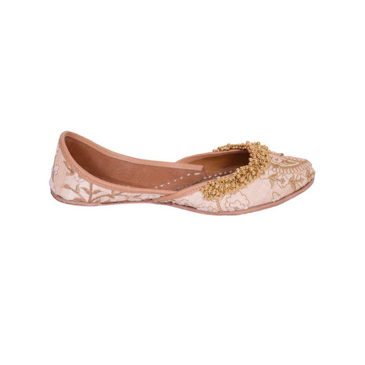 Powder Pink Embroidered Silk Jutti | Elegant And Ethnic Look